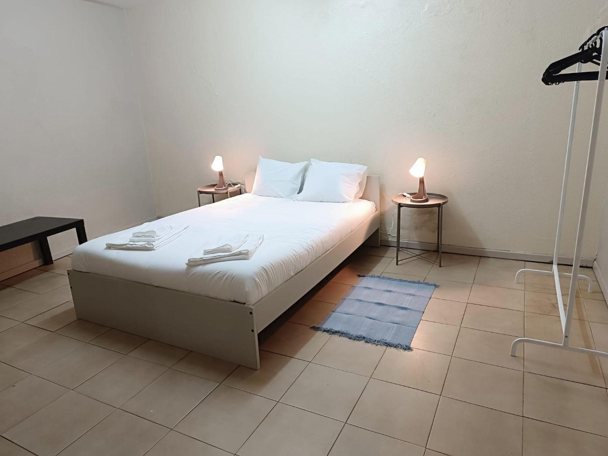 Spacious Economic Center Flat *