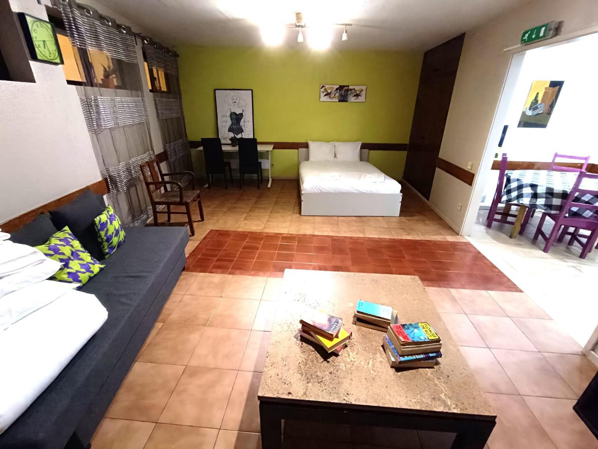 Spacious Economic Center Flat Porto